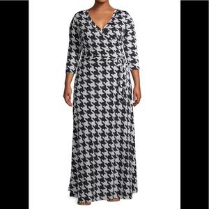 NWT Ladies Black/White Houndstooth Maxi Dress